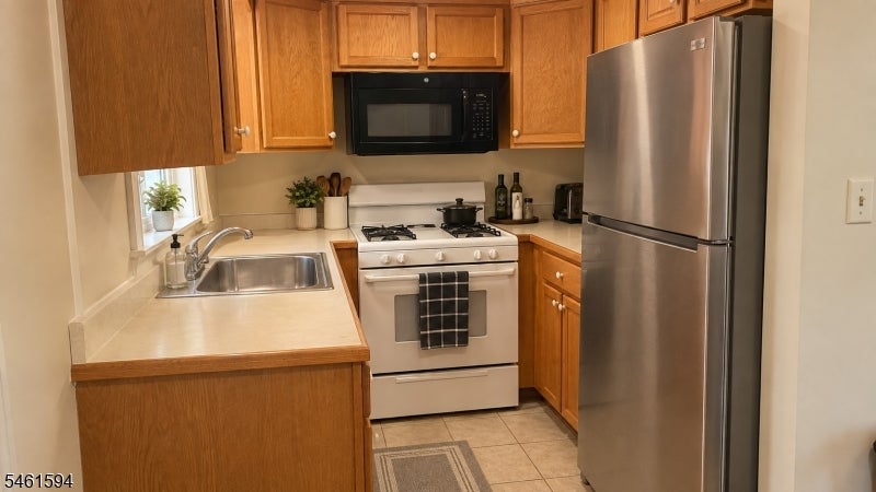 652 CORA PLACE
