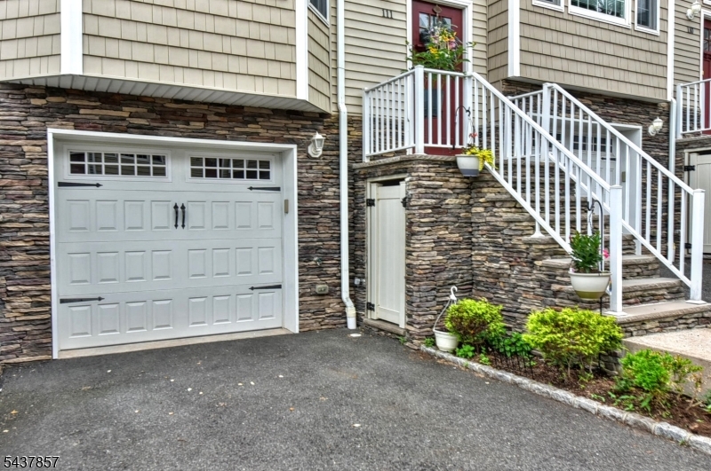 451 Springfield Ave 111