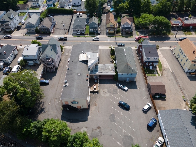 160 Lincoln Ave