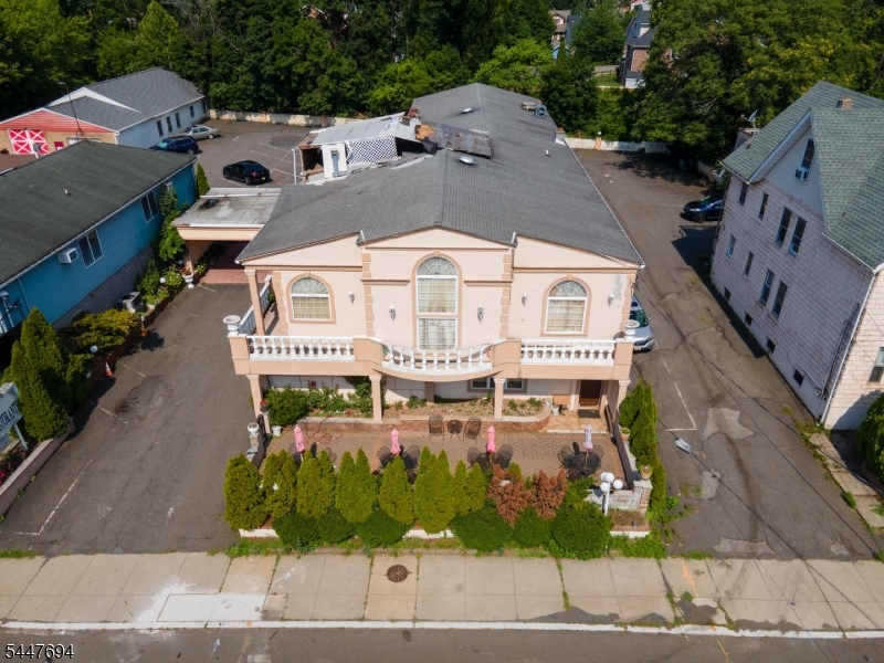 160 Lincoln Ave