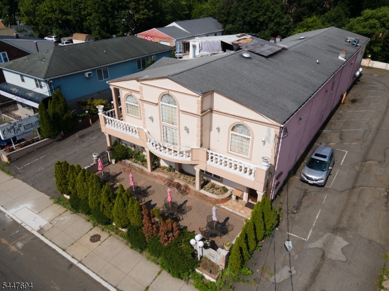 160 Lincoln Ave