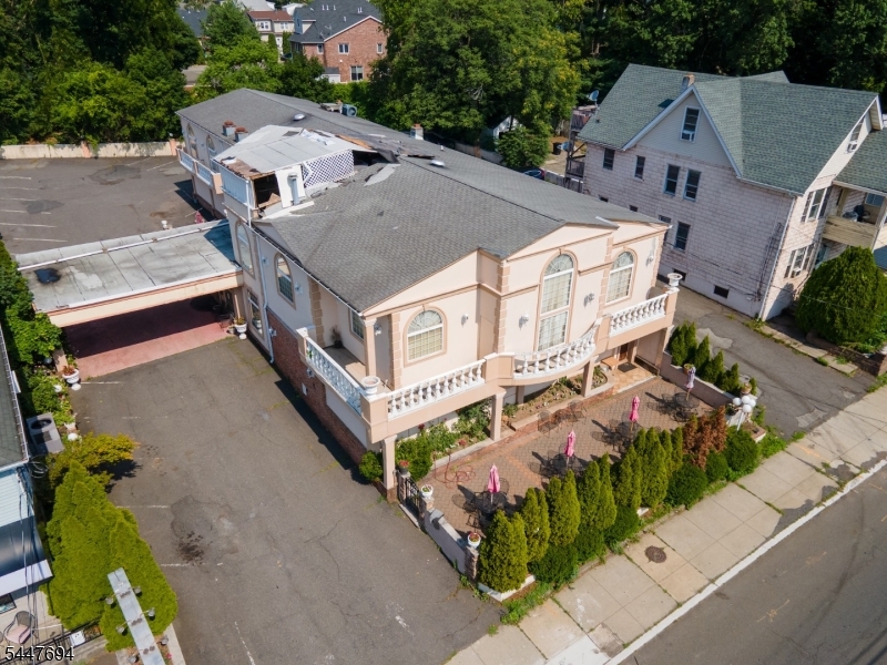 160 Lincoln Ave