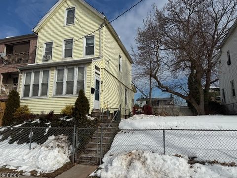 637 Court St Elizabeth City NJ 07206