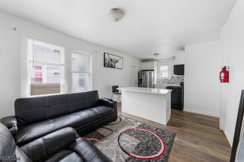 227 Hollywood Ave