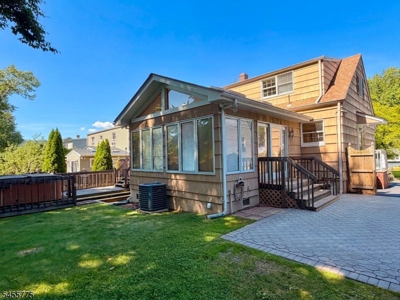 15 Oak Ln