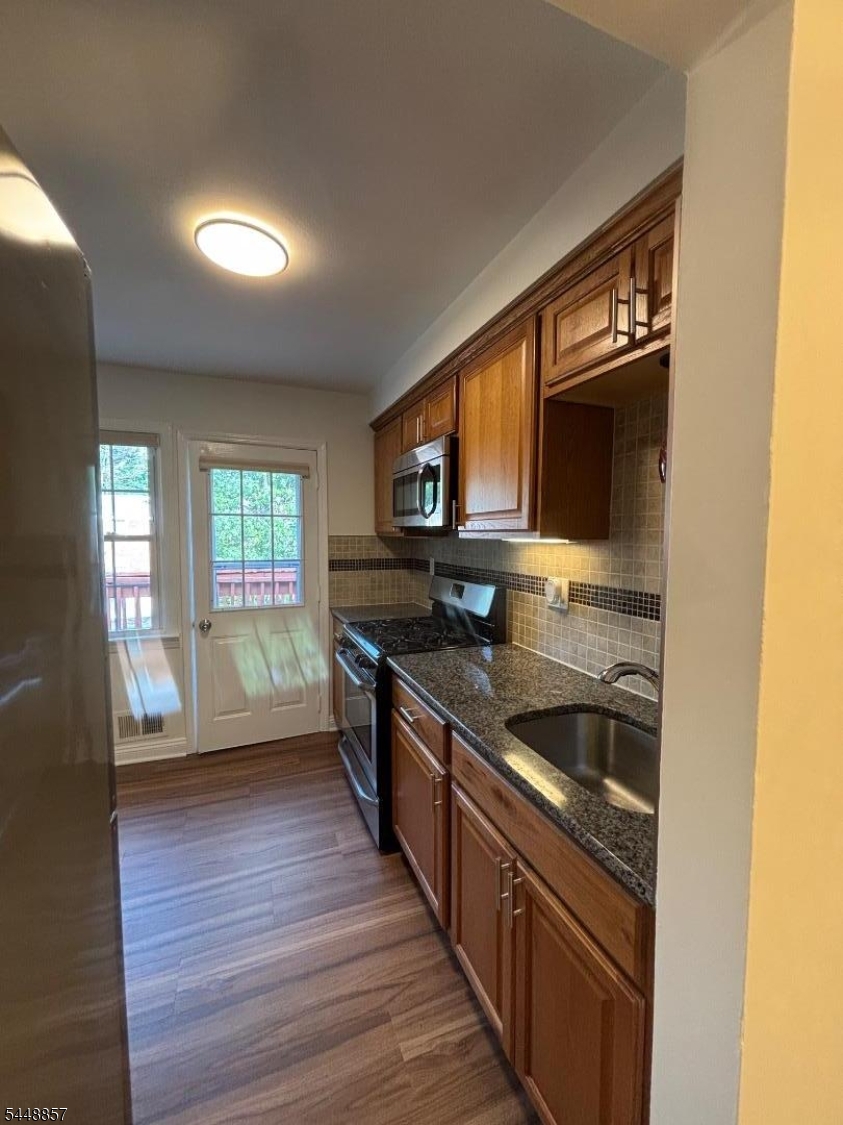 5 Stanford Dr 2B