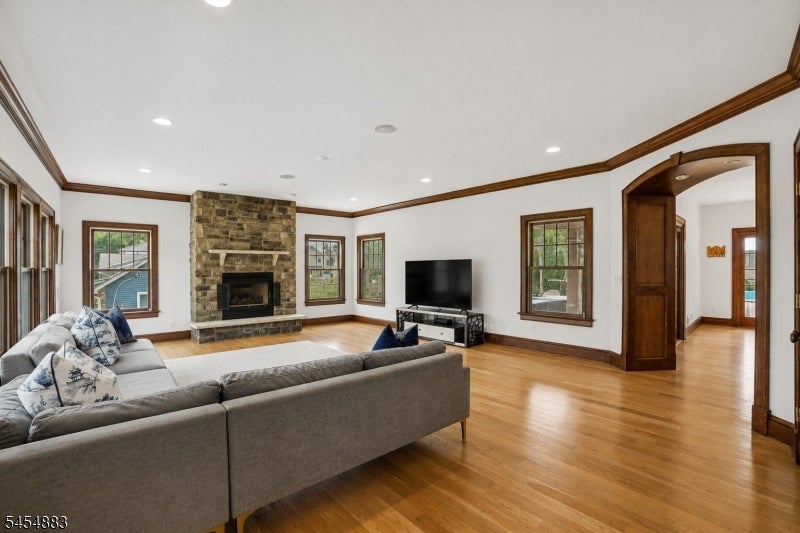 30 Groah Rd