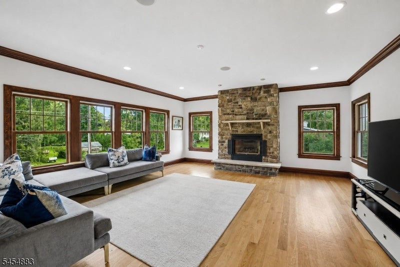 30 Groah Rd