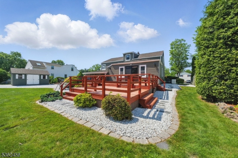7 Claudia Rd
