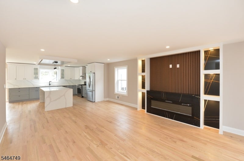 49 Center St