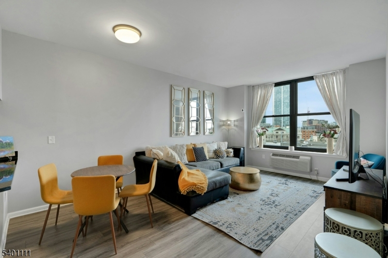 102 Christopher Columbus Dr 803