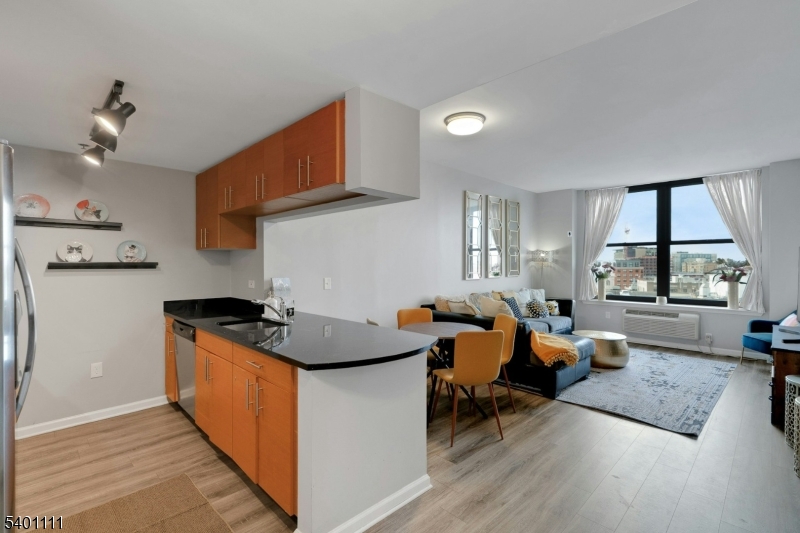 102 Christopher Columbus Dr 803