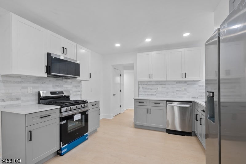 100 W Clinton St