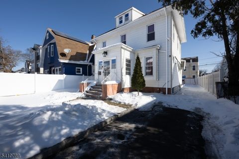 32 Newfield St East Orange City NJ 07017