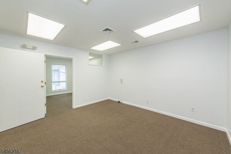 150 River Road, D4