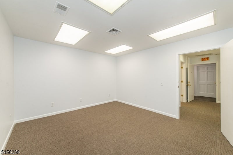 150 River Road, D4