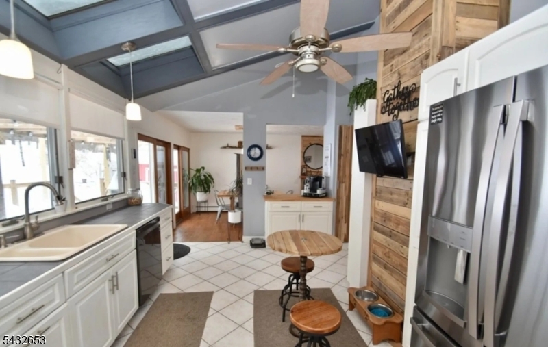 27 Grandview Ave