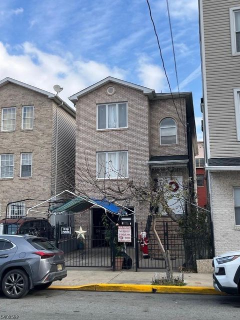 116 Chapel St Newark City NJ 07105