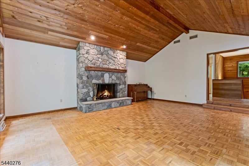 37 Heather Ln