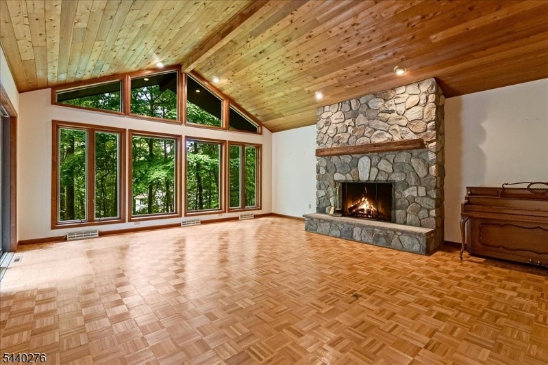 37 Heather Ln