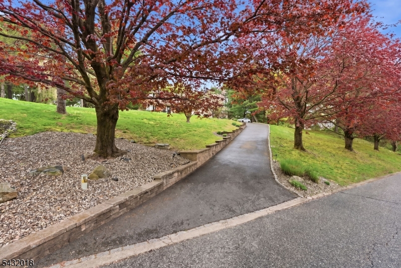 15 Sunrise Cir