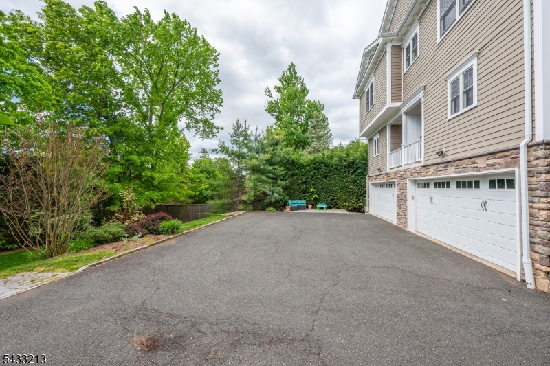 63 Ridgedale Ave B