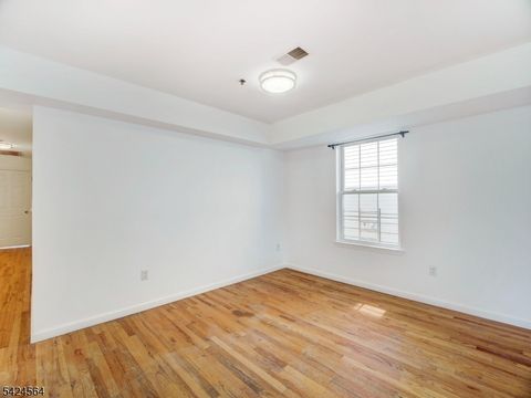 54-56 Bragaw Ave 3 Newark City NJ 07112