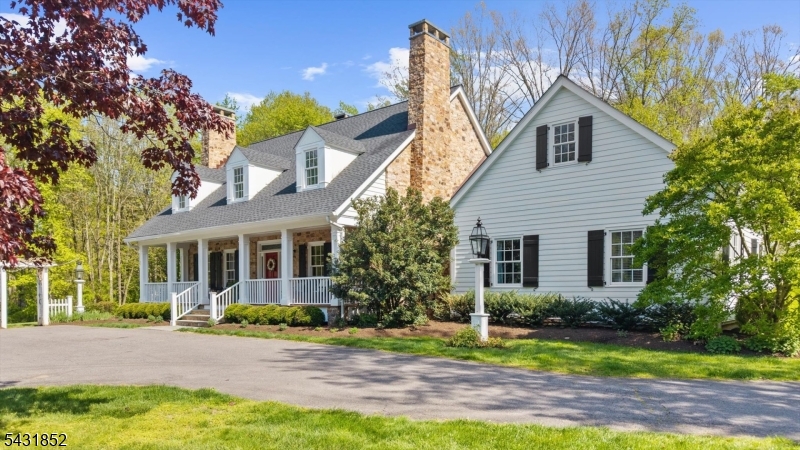 24 Water St