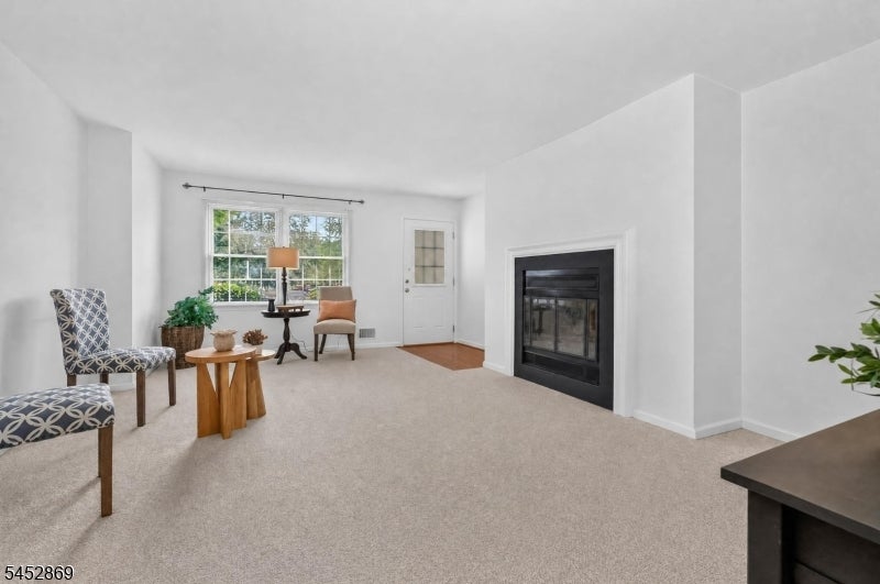 52 Adams Ct