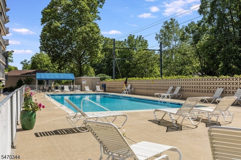 530 Valley Rd 6G