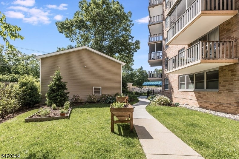530 Valley Rd 6G