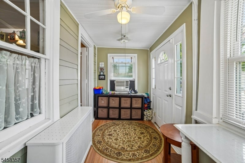 439 Lake Ave