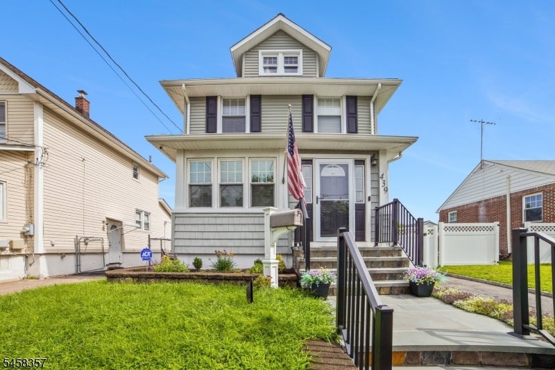 439 Lake Ave