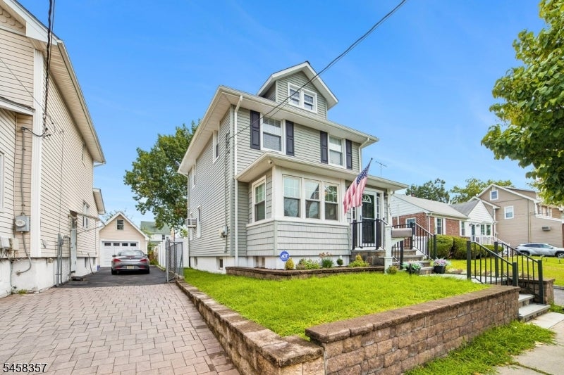 439 Lake Ave