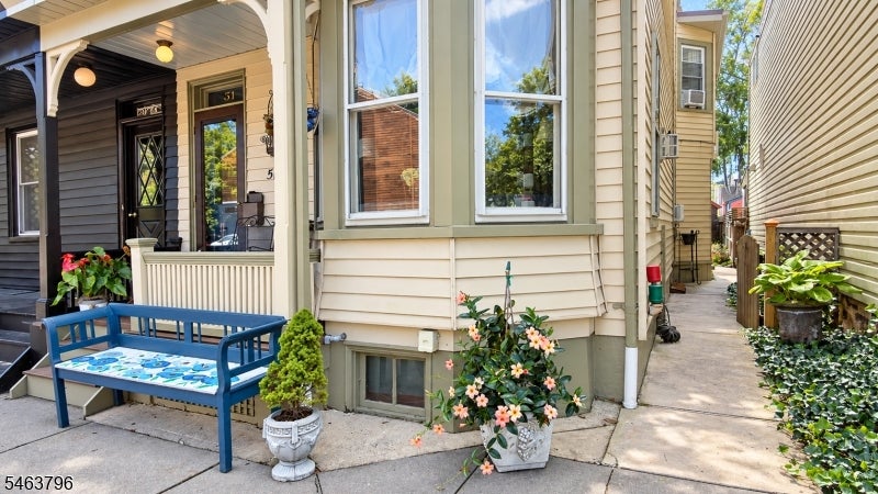 51 Perry St