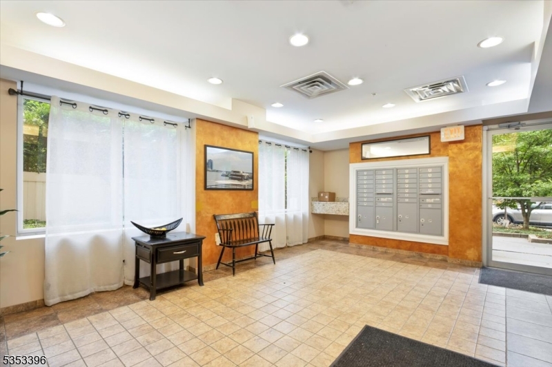 25 Duncan Ave 210