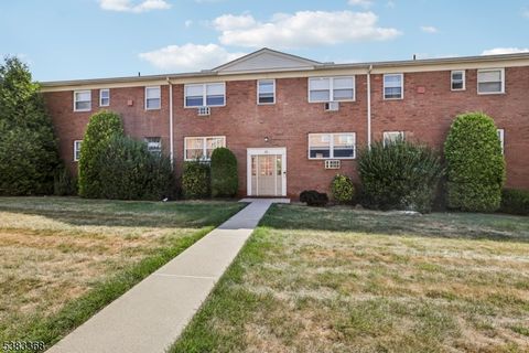 Photo of 28 Knox Ter #2B, Wayne, NJ 07470 (MLS # 3995364)