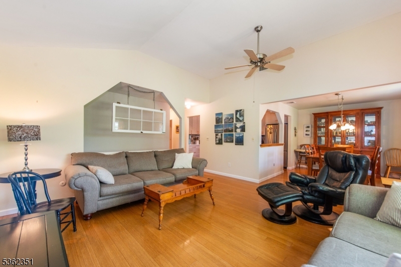 40 Riveredge Dr