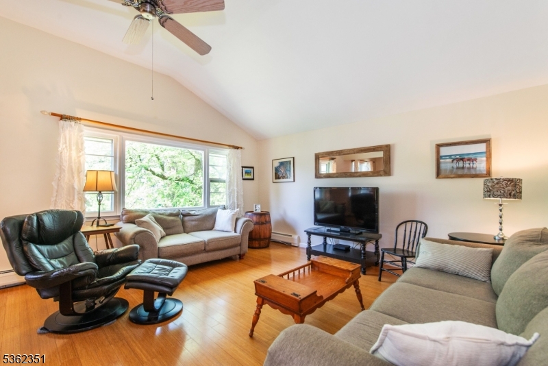 40 Riveredge Dr