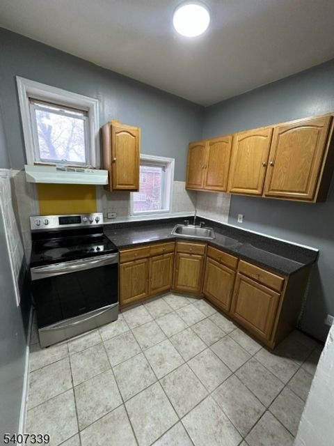 46 Woodlawn Ave Jersey City NJ 07305