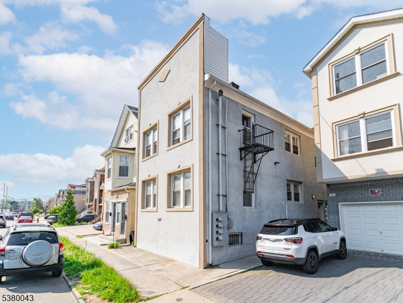 1059 Magnolia Ave