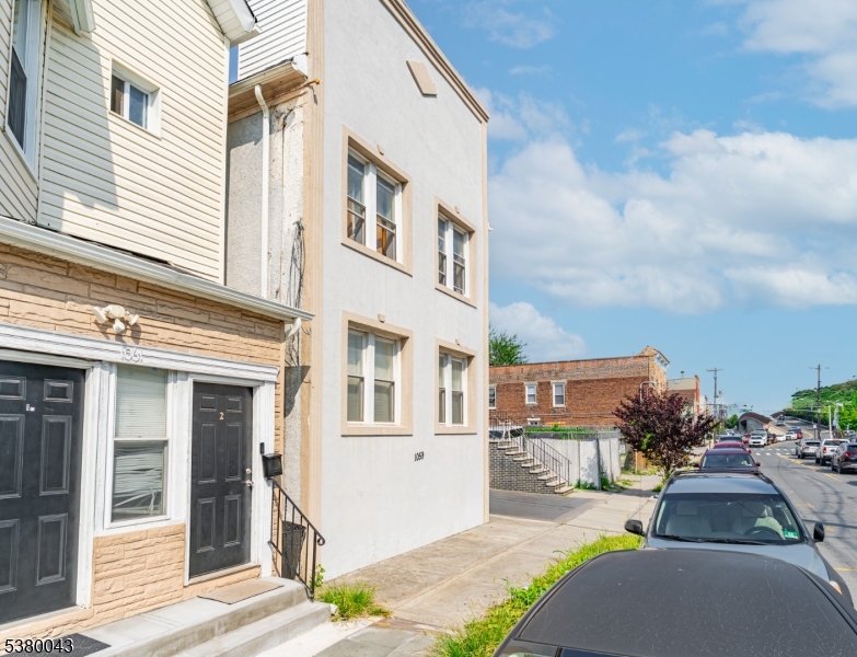 1059 Magnolia Ave
