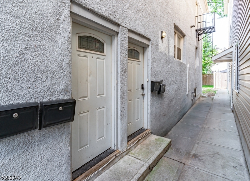 1059 Magnolia Ave