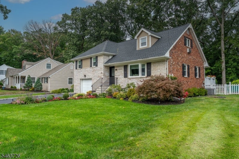 373 Plymouth Rd