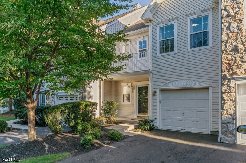 47 Mayflower Dr