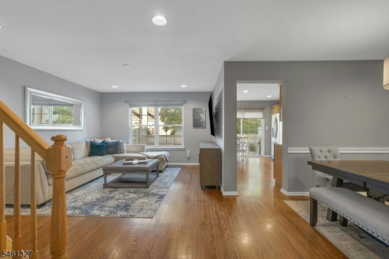 47 Mayflower Dr