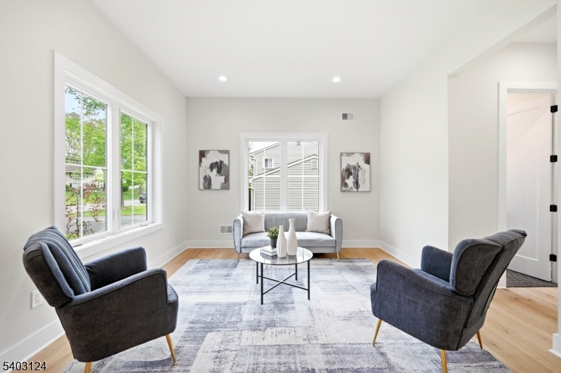 17 Arlington Dr