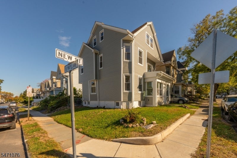 32 New St