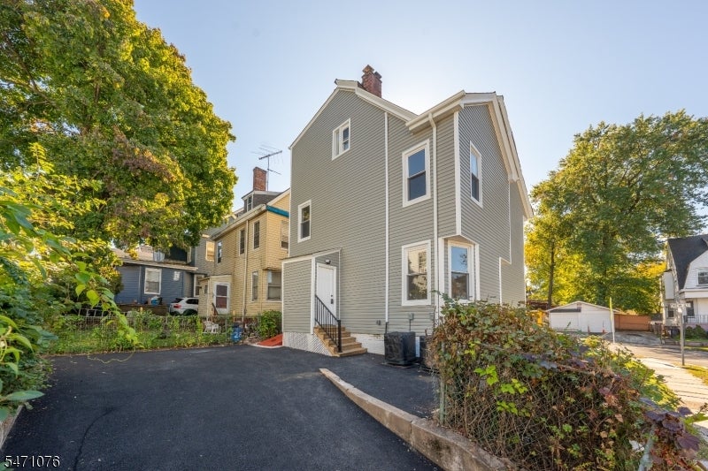 32 New St
