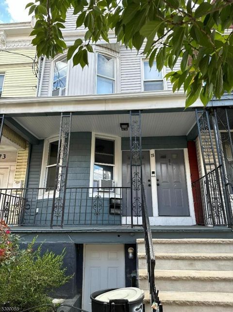 Photo of 75 Oak St, Jersey City, NJ 07304 (MLS # 3991447)